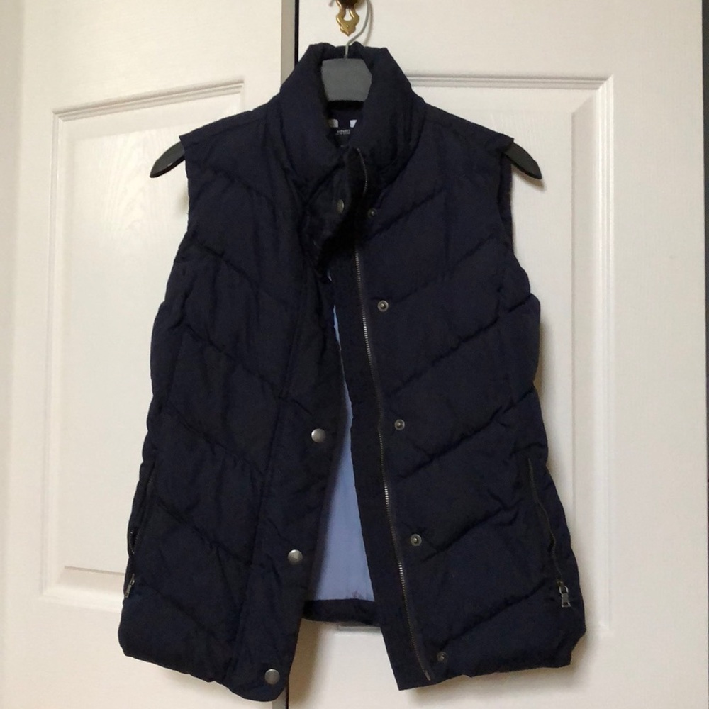 Navy blue women’s puff vest